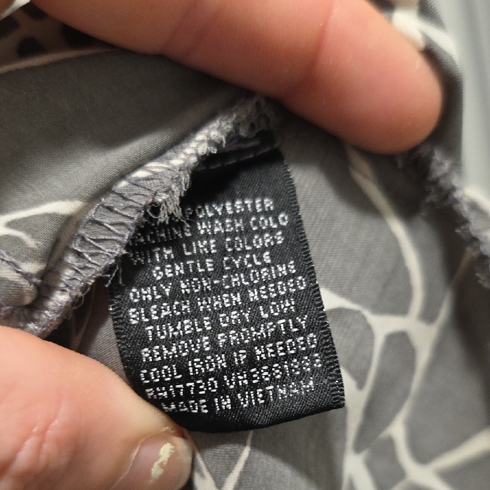 Mossimo Supply Co. Gray and White Patterned Blouse - Picture 12 of 15